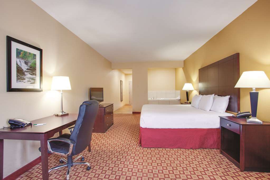 Comfort Inn & Suites Verona At Turning Stone Resort Casino Zimmer foto